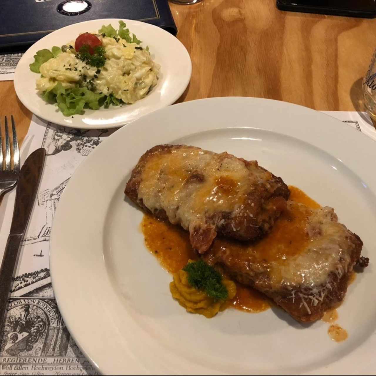 filete de pescado “Mahi Mahi” apanado con ensalada