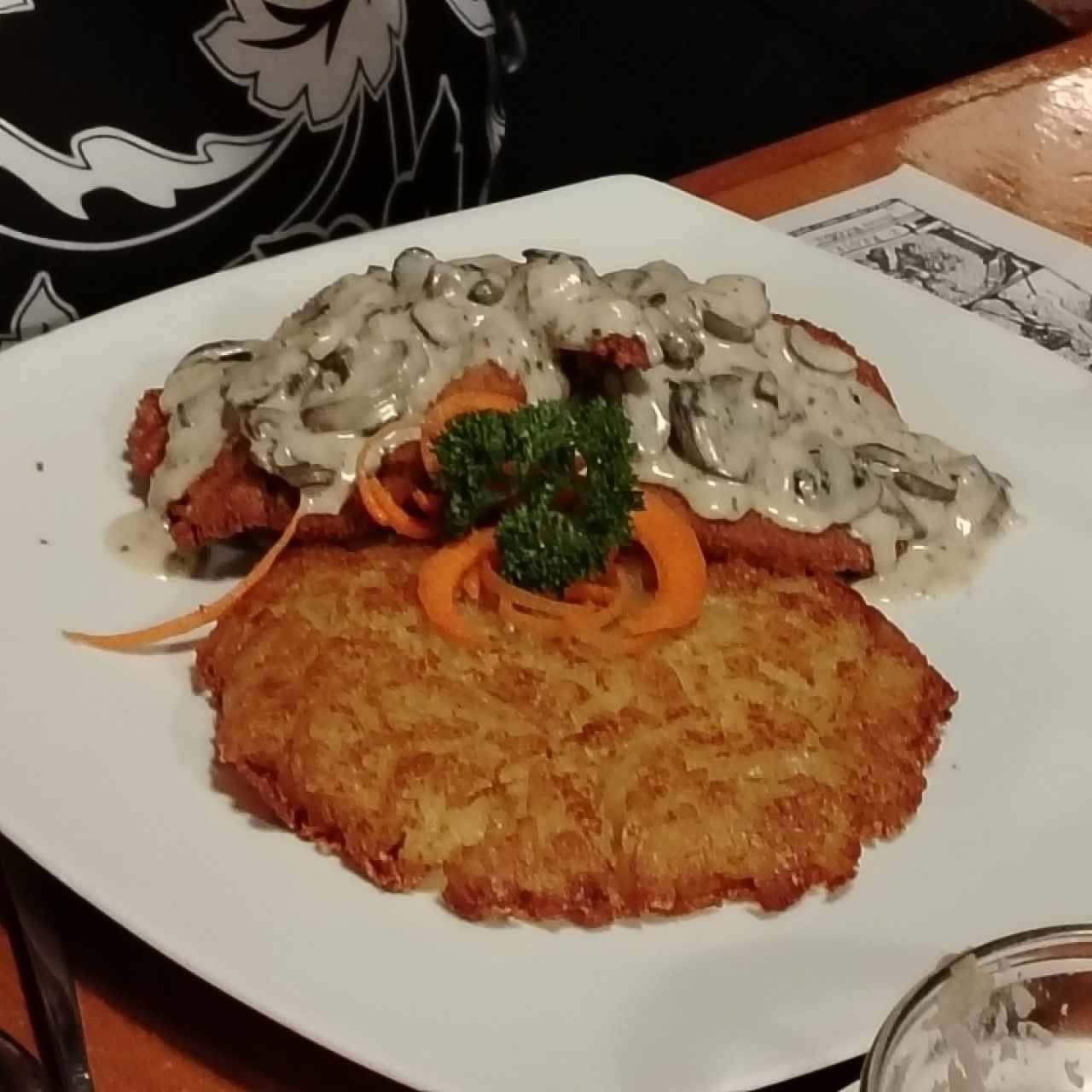 Jägerschnitzel Escalopas de cerdo Empanizadas "Estilo Cazador"