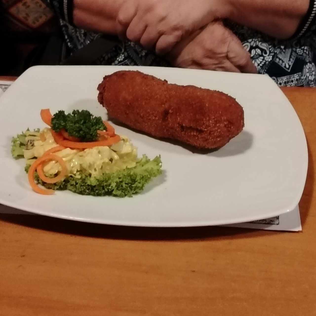 Rinderschnitzel-Rollo de Carne de res empanizado "Serbo" Relleno de queso crema con jalapeños