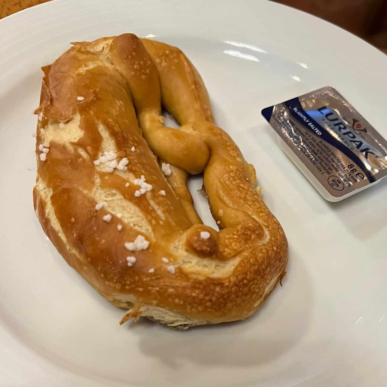 VORSPEISEN - Laugenbrezel mit Butter