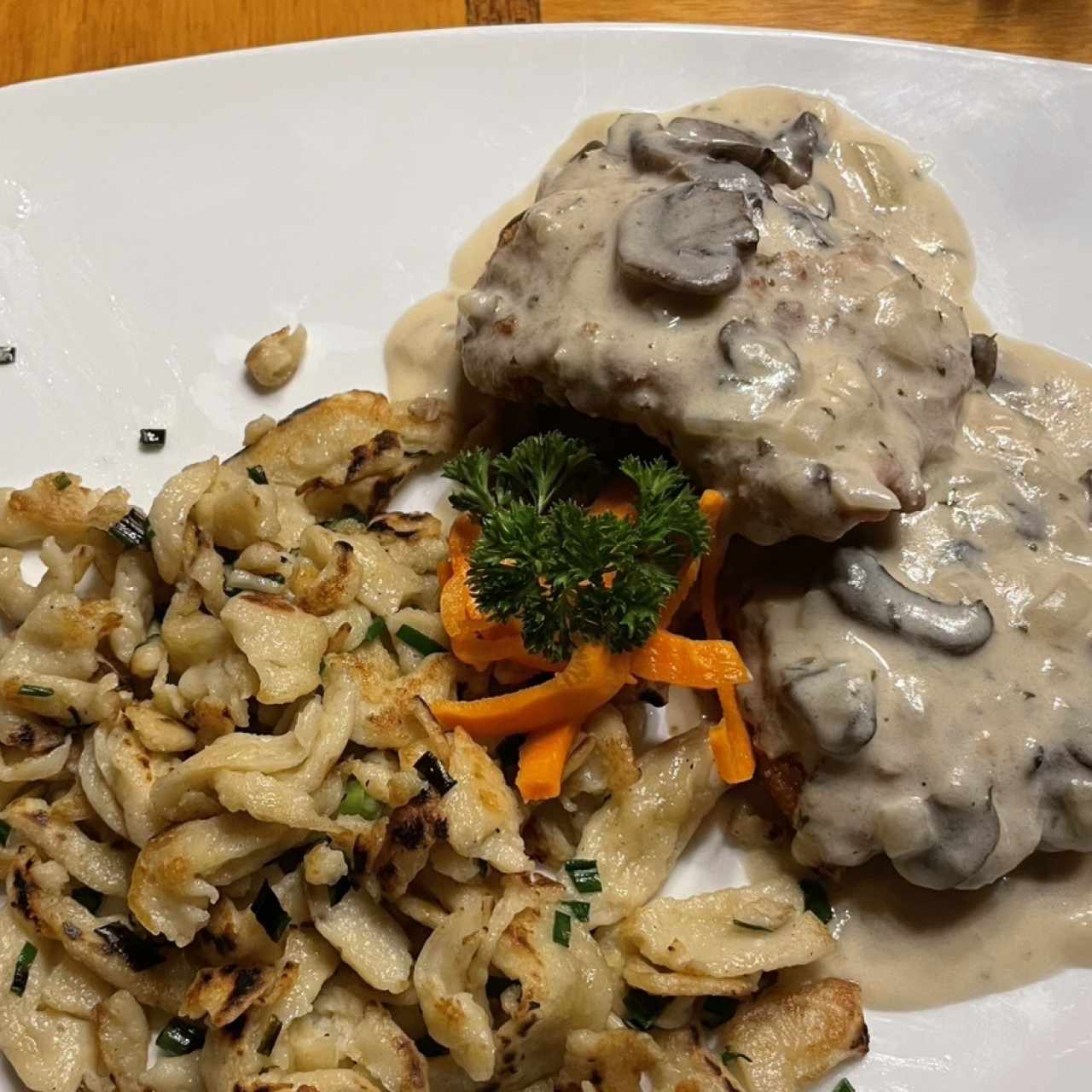 Platos Fuertes - Jagerschnitzel vom Ridn-Res