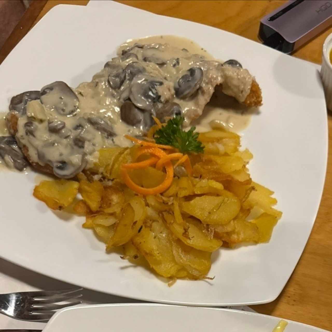 Jägerschnitzel Escalopas de cerdo Empanizadas "Estilo Cazador"