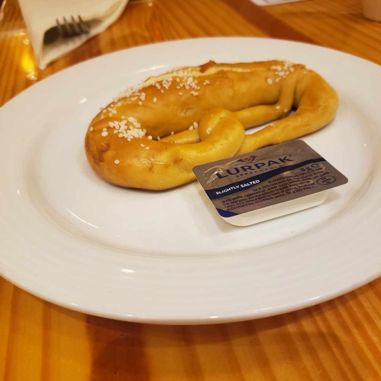 VORSPEISEN - Laugenbrezel mit Butter