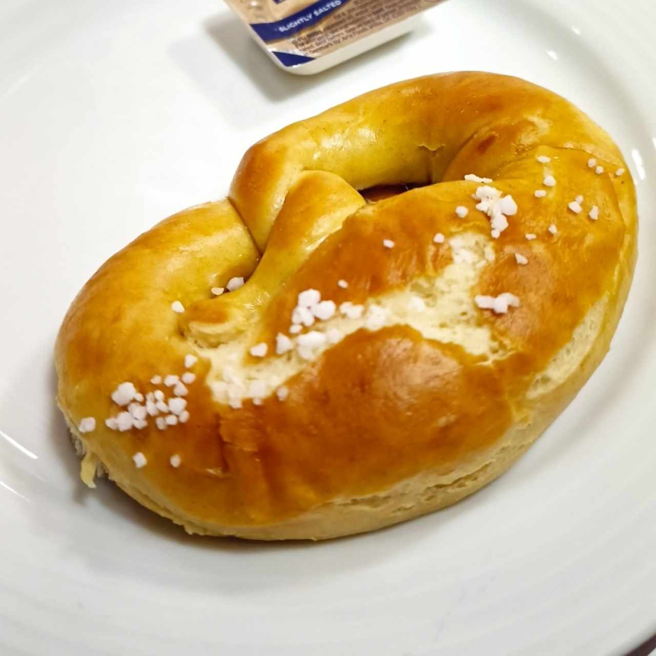 VORSPEISEN - Laugenbrezel mit Butter