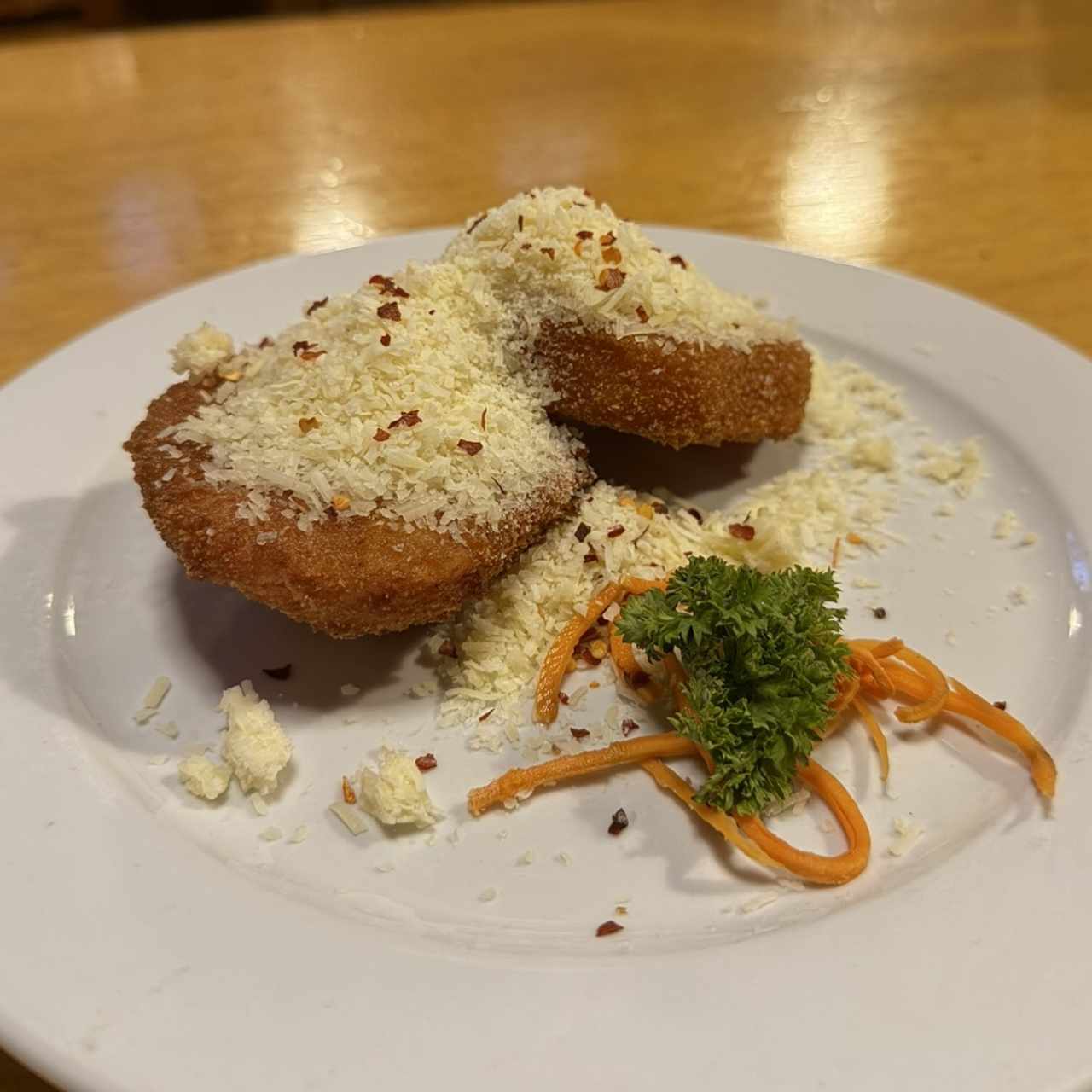 TOMATES EMPANADOS FRITOS CON QUESO PARMESANO