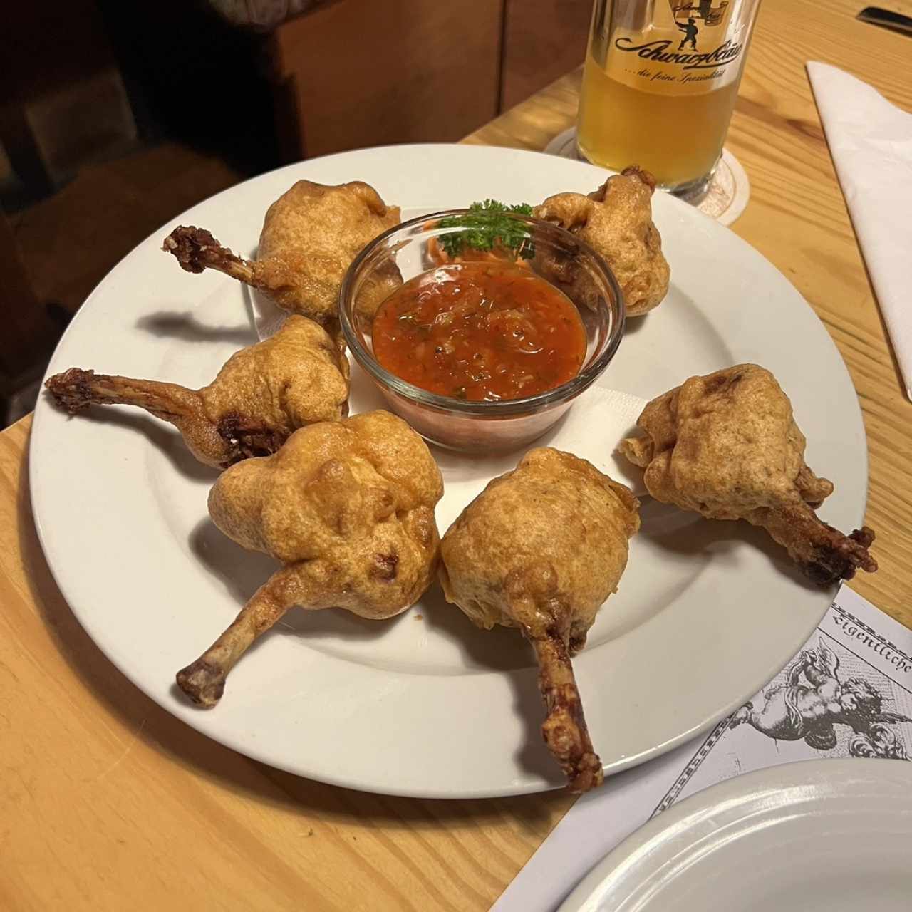 Huehnerfluegel im Bierteig an leicht pikanter