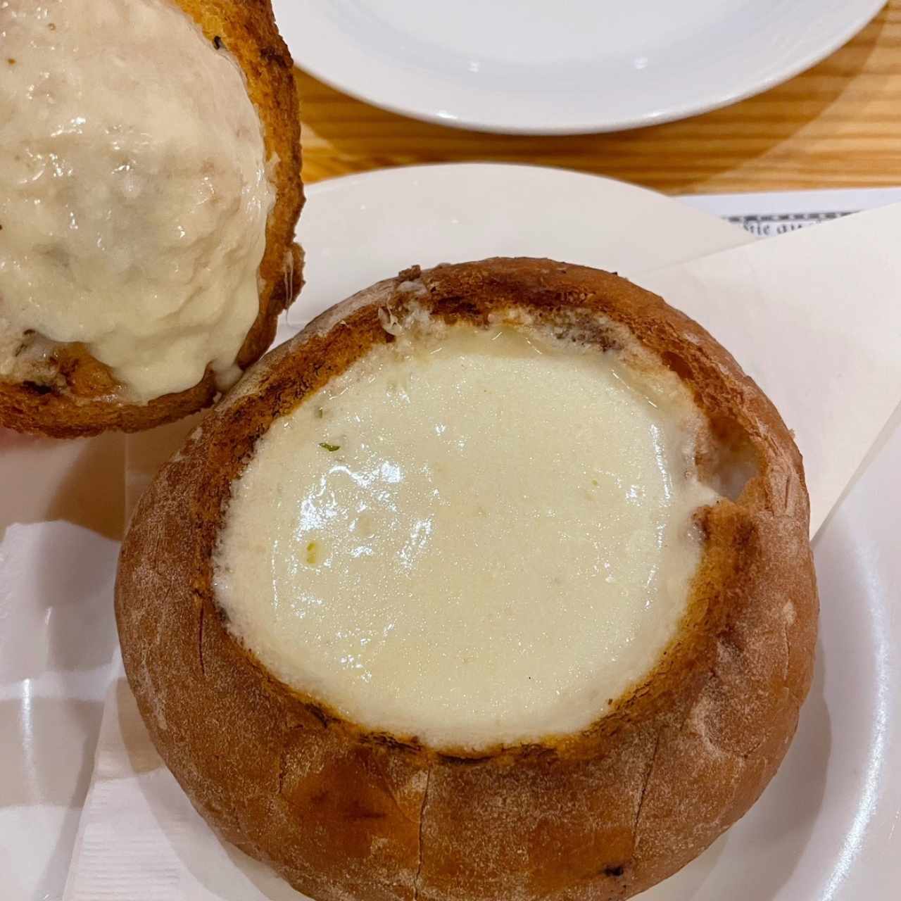 Küsesuppe in der Brotkruste
