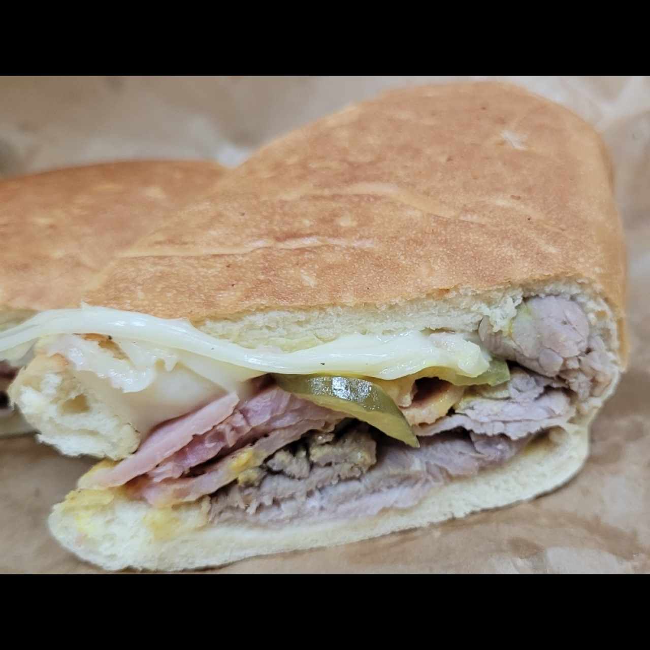 EMPAREDADOS & HAMBURGUESAS - El Cubanito