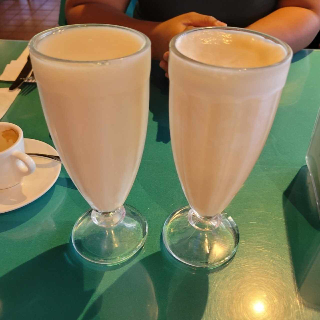 jugo guanábana y batido melón con helado y leche