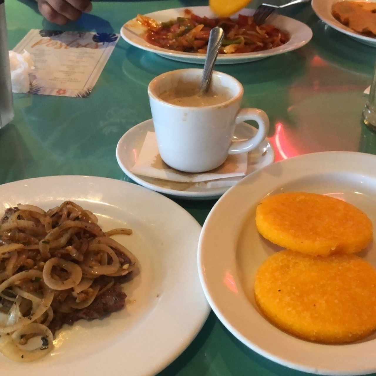 Higado de res encebollado 