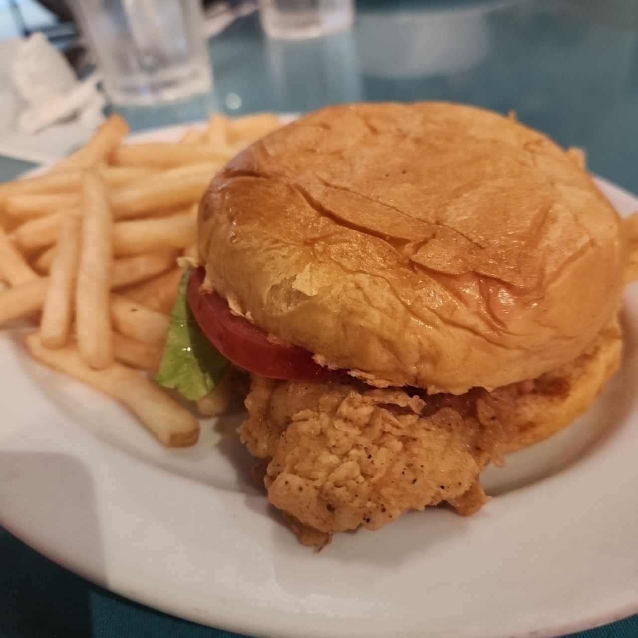 Emparedado de Pollo Frito Aloha