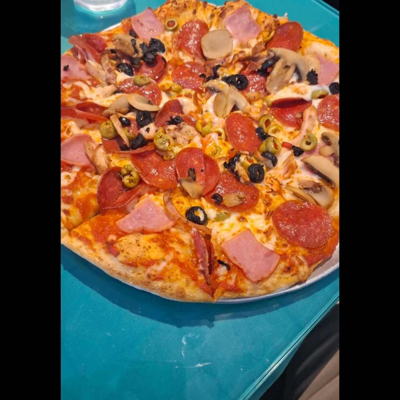 pizza combinación, extra salsa y extra pepperoni