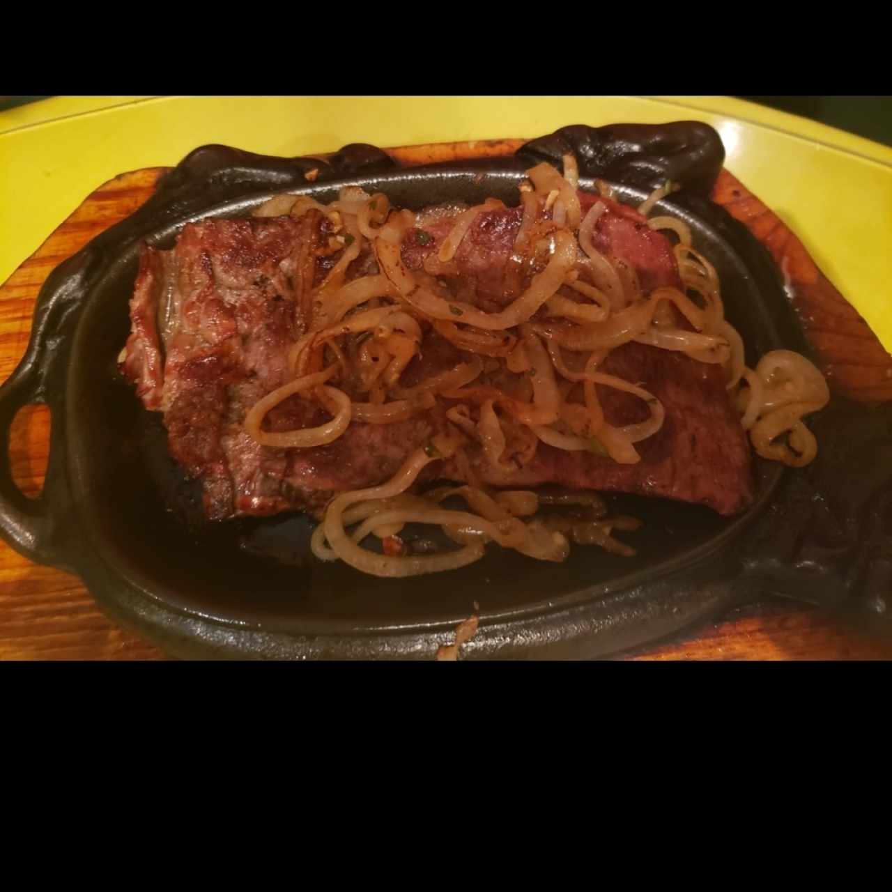 filete encebollado al carbon