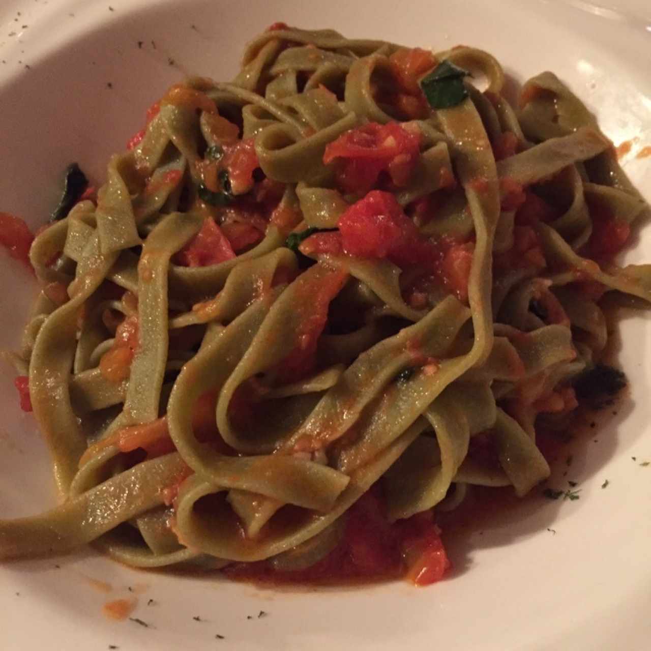 fetuccini de espinaca pomodoro