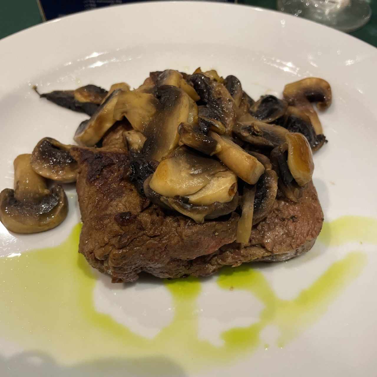 Filete de Res con Champiñones 