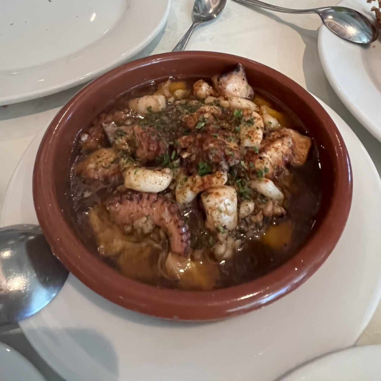 Pulpo y Sepia con Ajo y Vera
