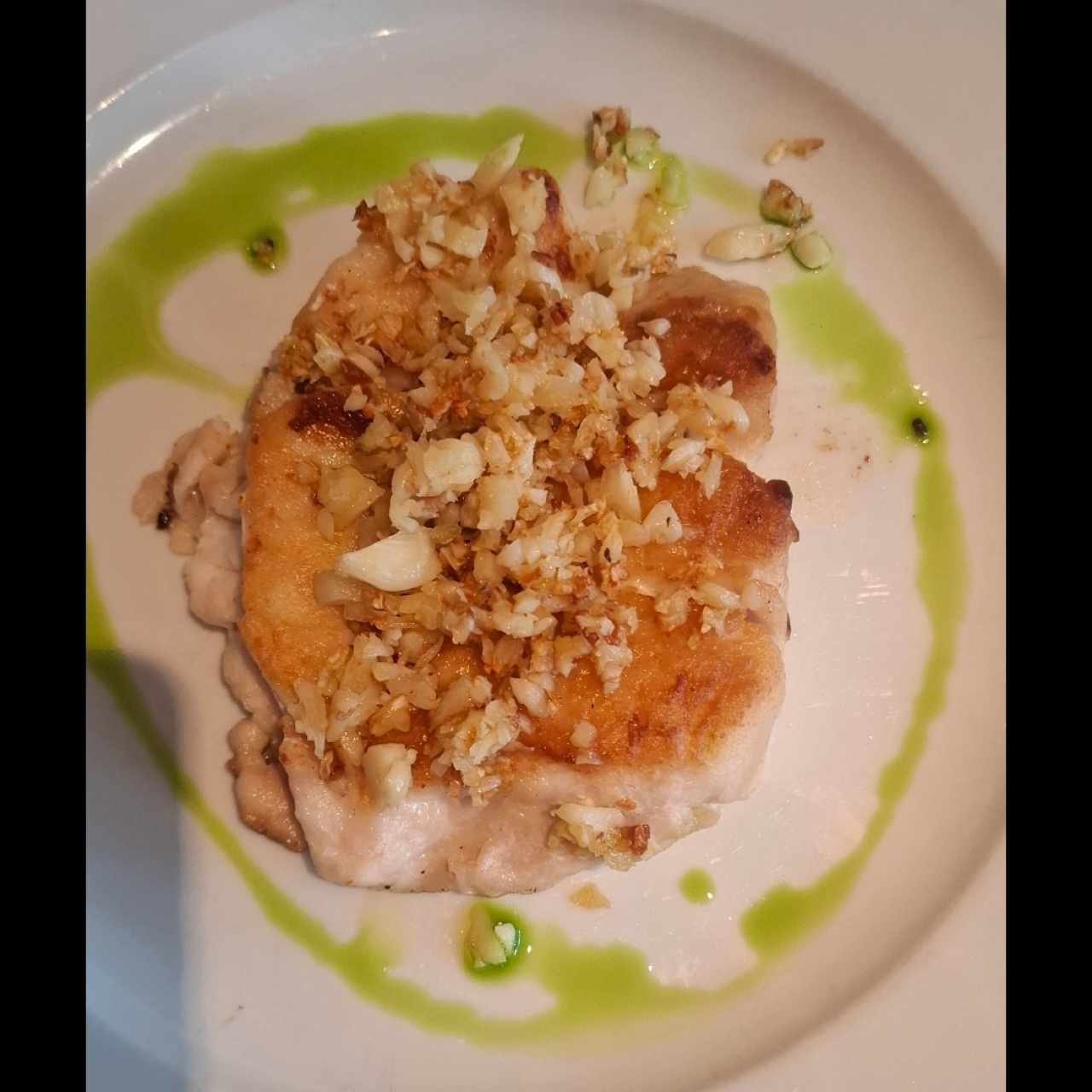 Corvina con ajo rostizado