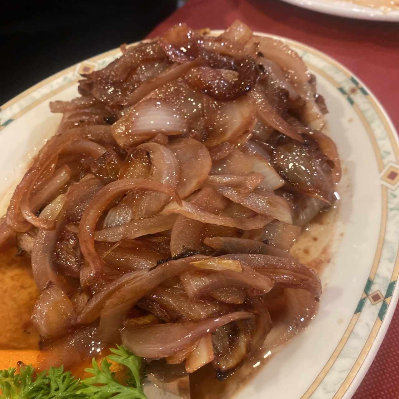 Filete Encebollado al Vino