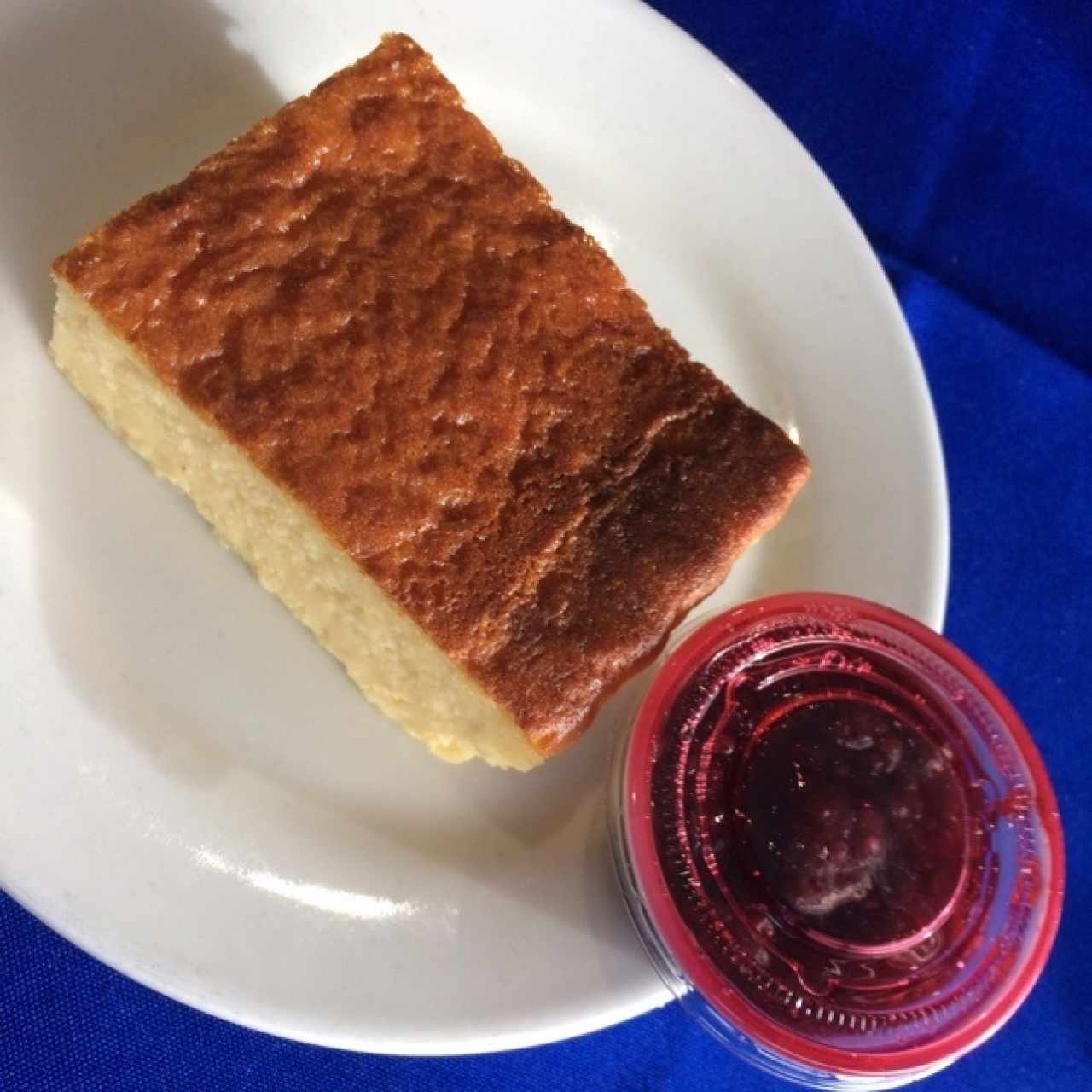 Torta de cuajada con mora