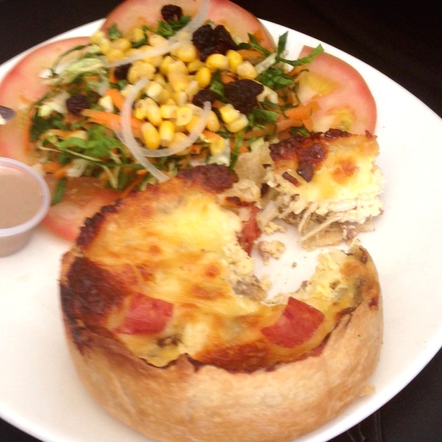 Quiche Tradicional, viene en combo con ensalada y jugo delicioso