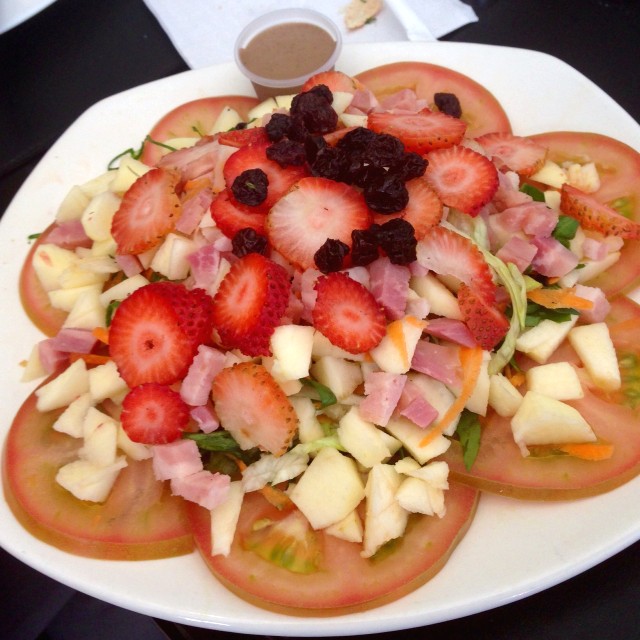 Ensalada Borgoña con tocineta picada 
