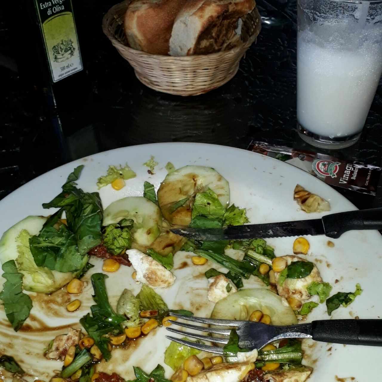 Ensalada buffala (A medio comer) buenisima!!