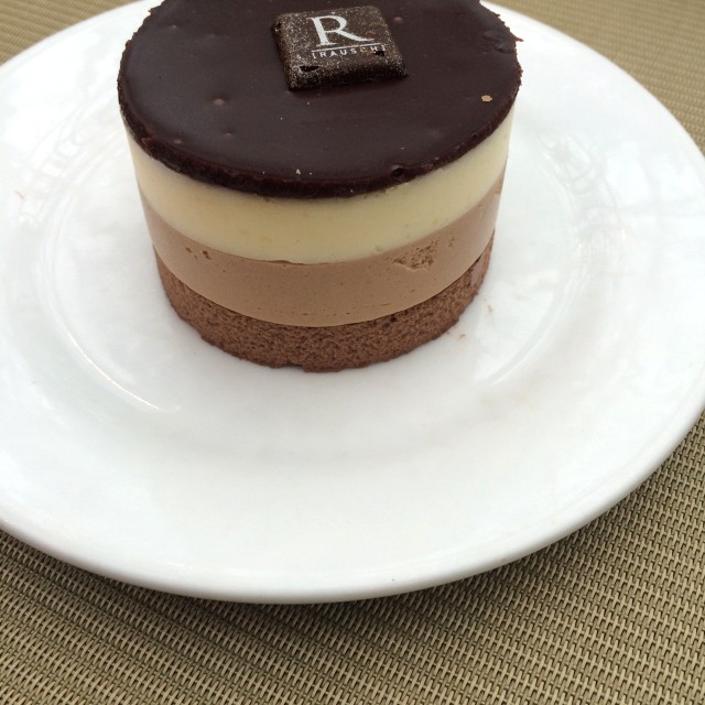 Mousse  de tres chocolates