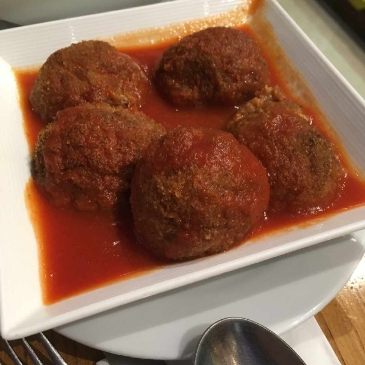 Albóndigas con salsa napolitana