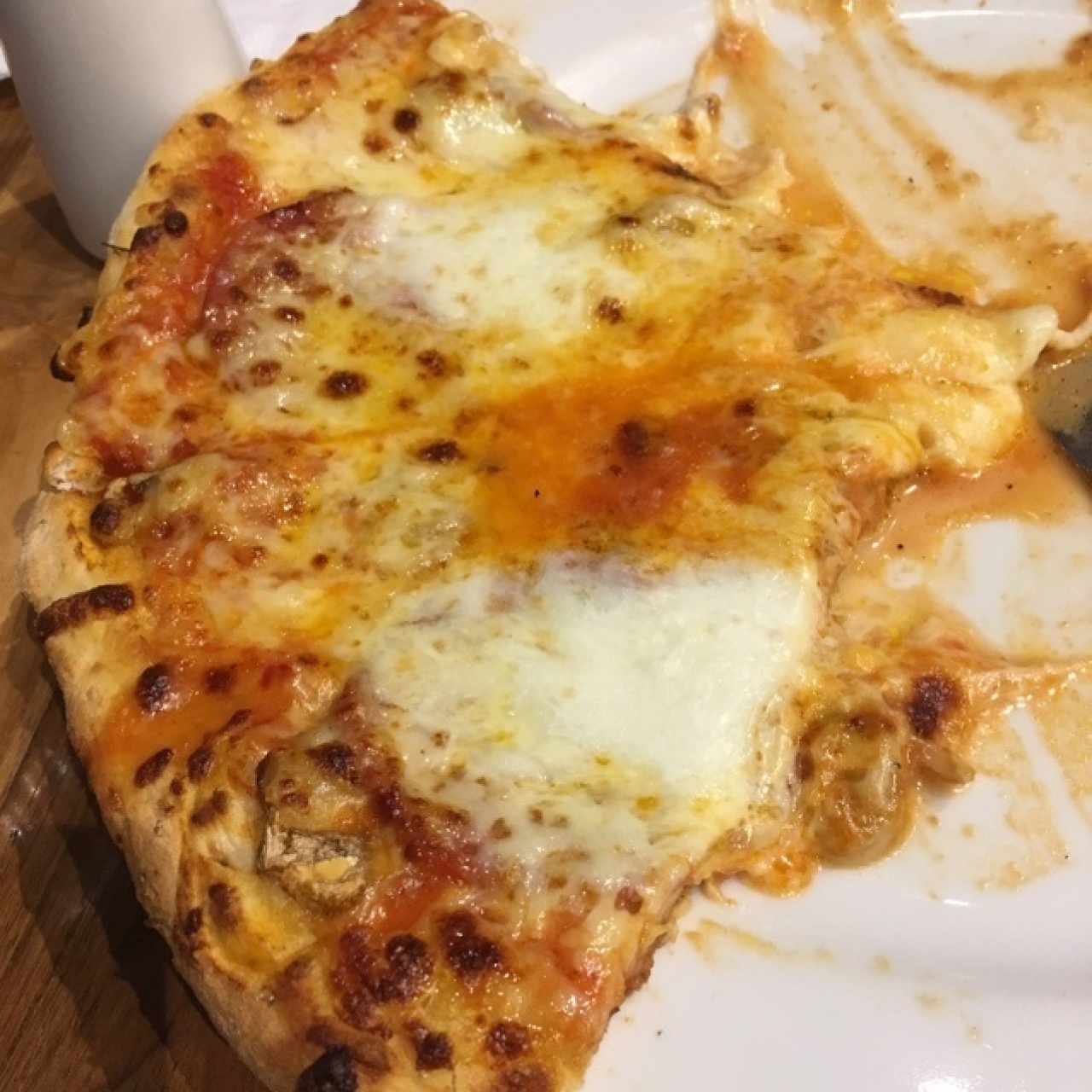 pizza con chorizo español y mozarella de buffala