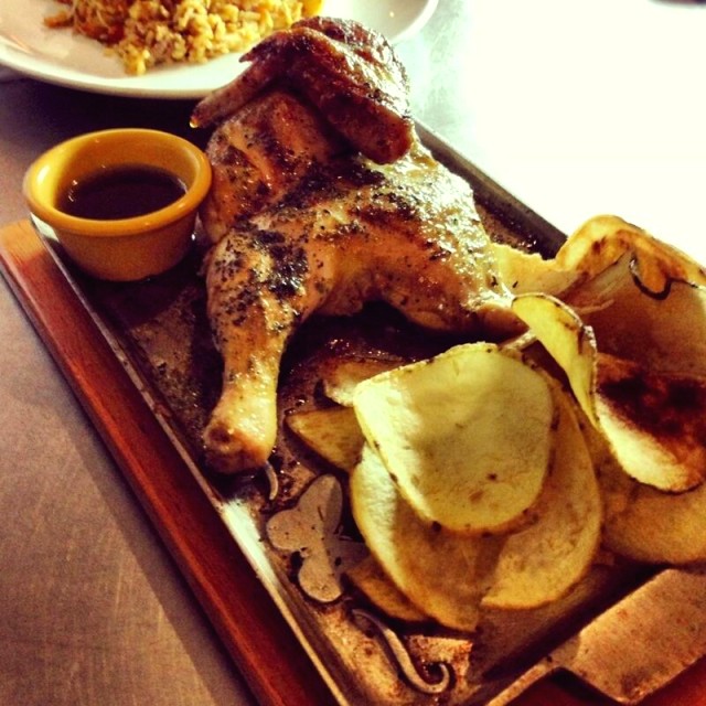 Pollo a la parrilla en salsa finas hierbas...deliciosooo