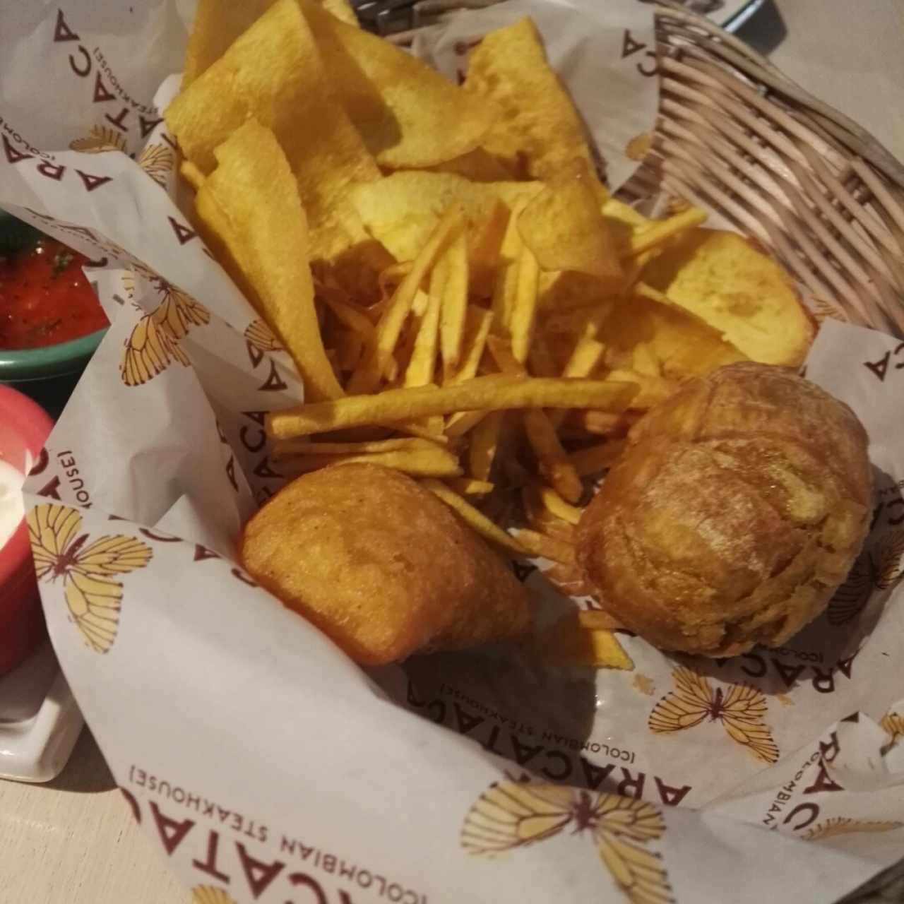 Emtrada de patacones con aborrajados y empanaditas