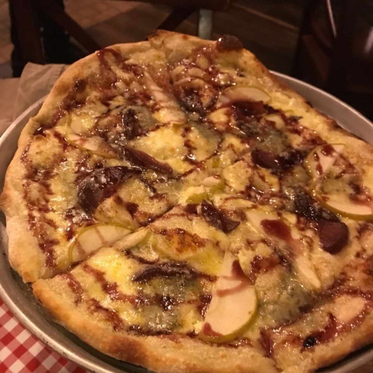 Pizza de peras con queso azul