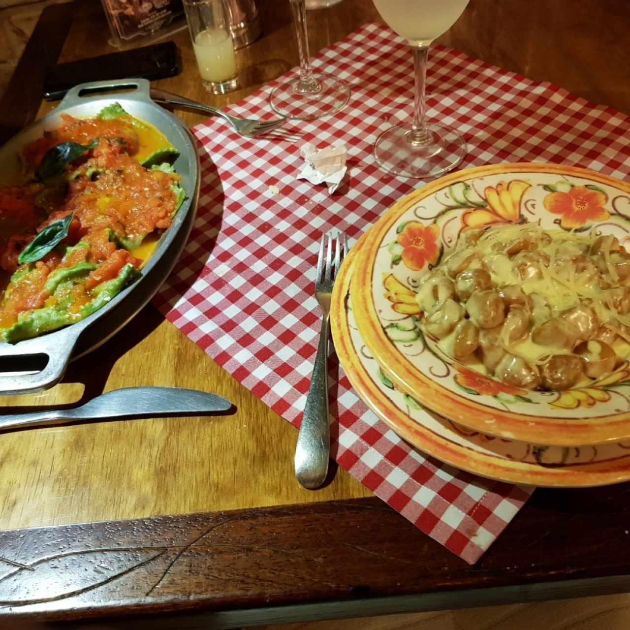 gnocchi 3 quesos y Raviolis de ricota y espinaca 