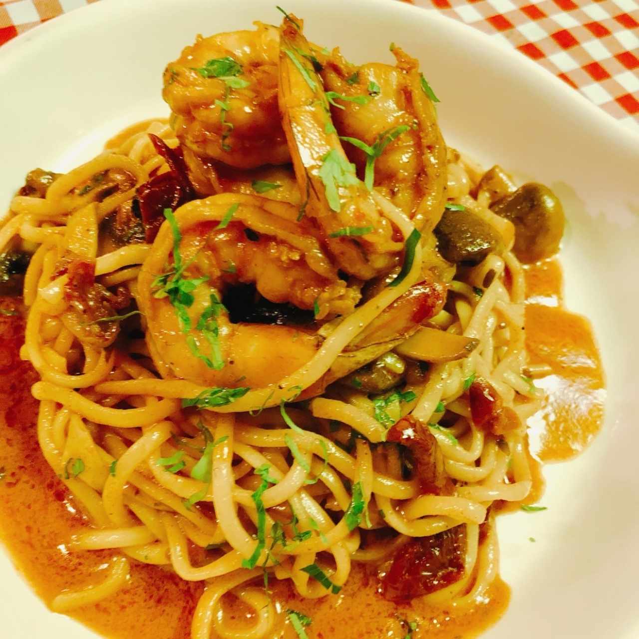 pasta con langostinos al ajillo 