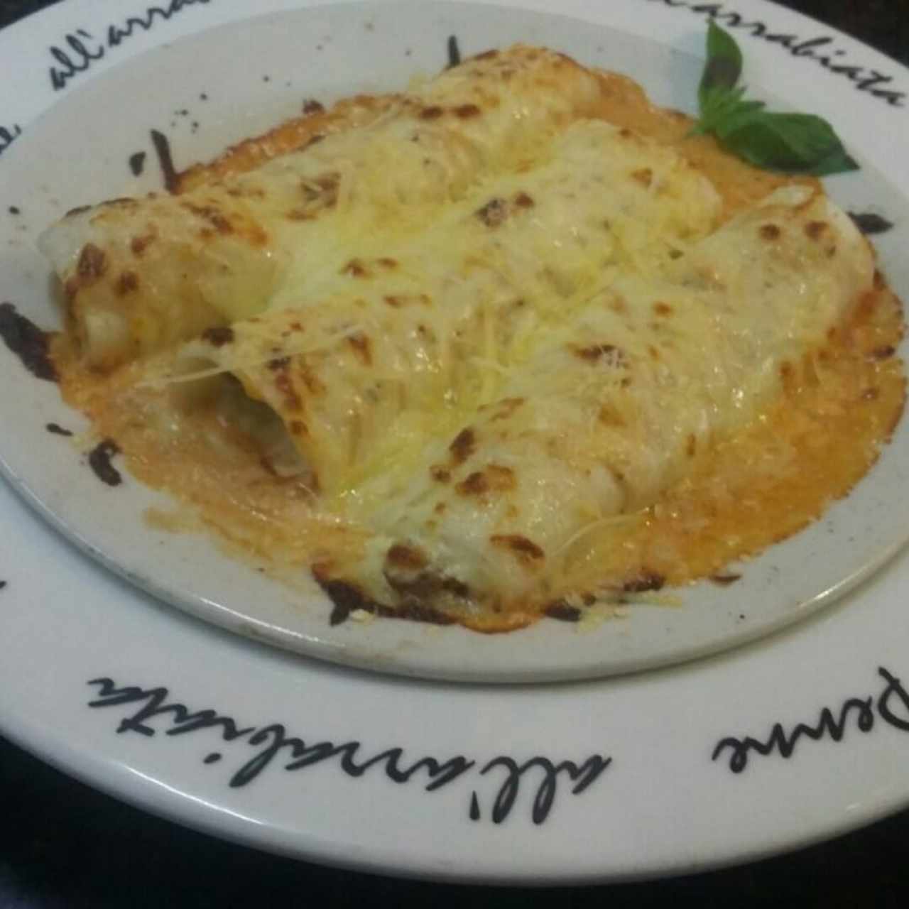 Canelone de pollo y ricota.