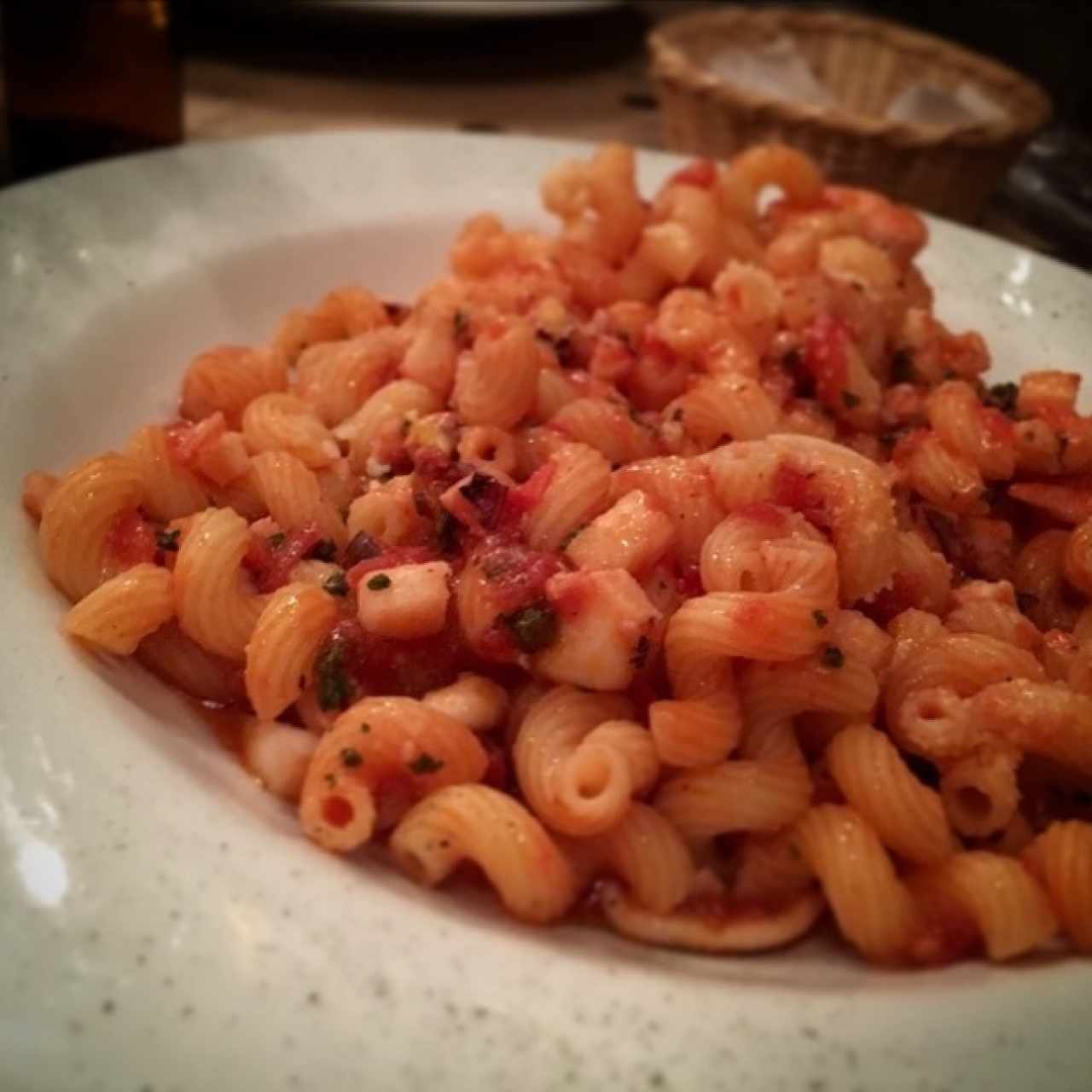 pasta corta con frutos de mar