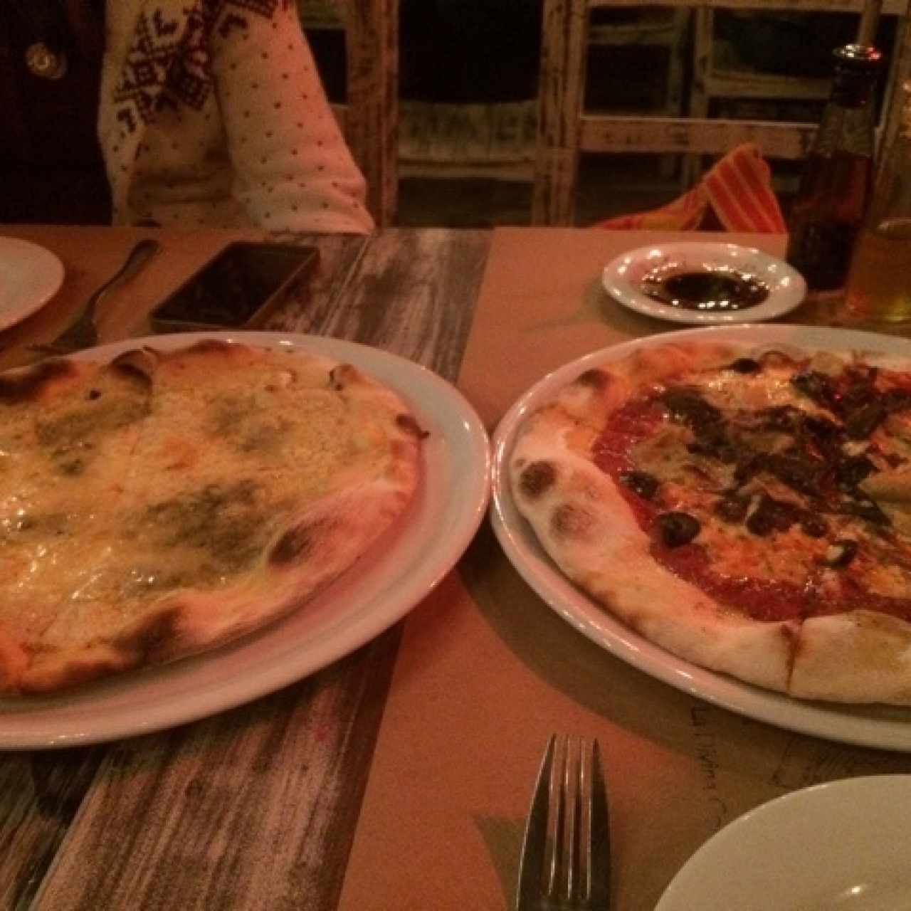 Pizza cuatro quesos y funghi 