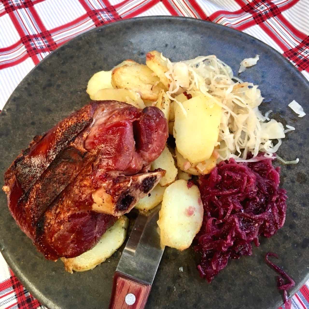 HAXE Antebrazo de cerdo al horno 