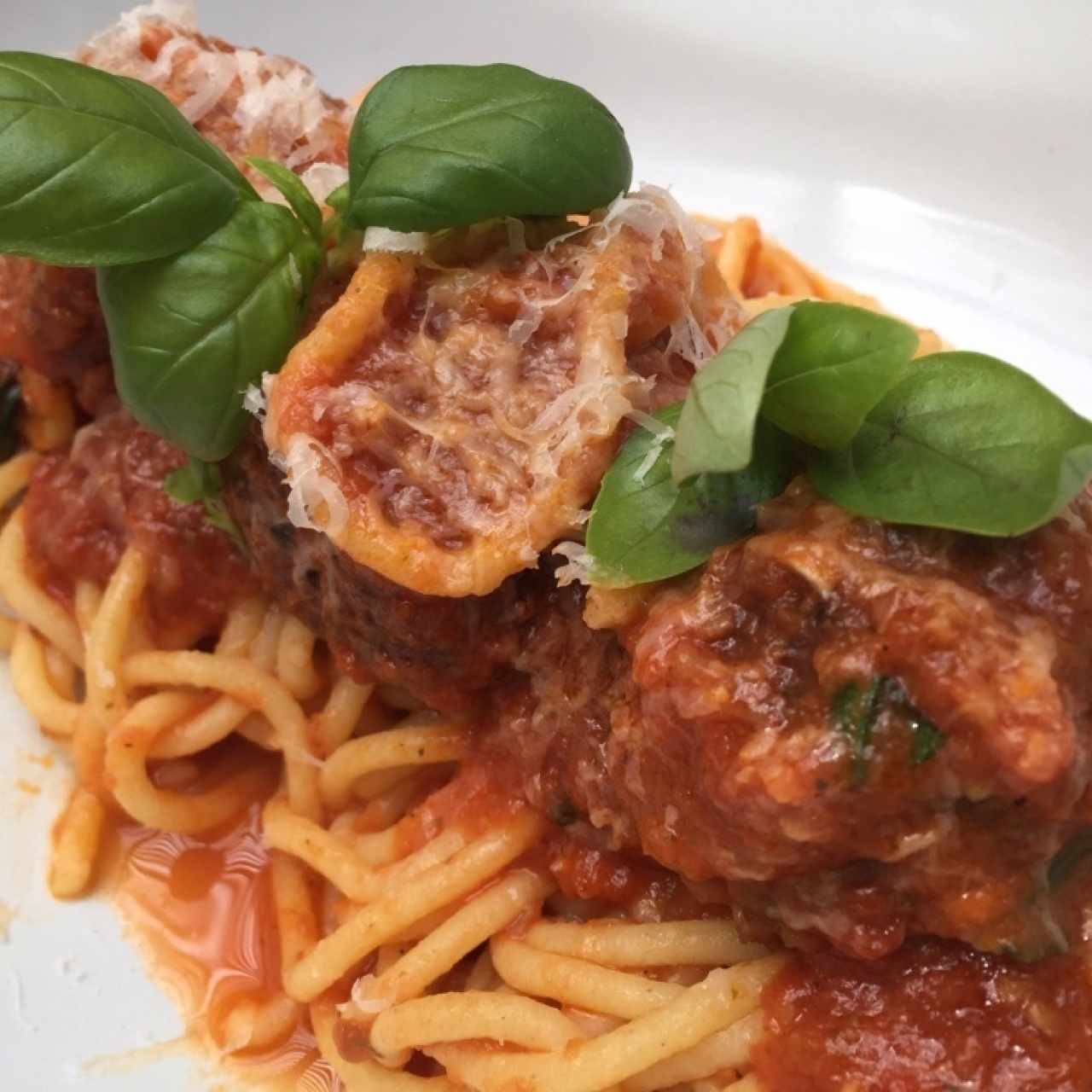 spaghetti con albondigas