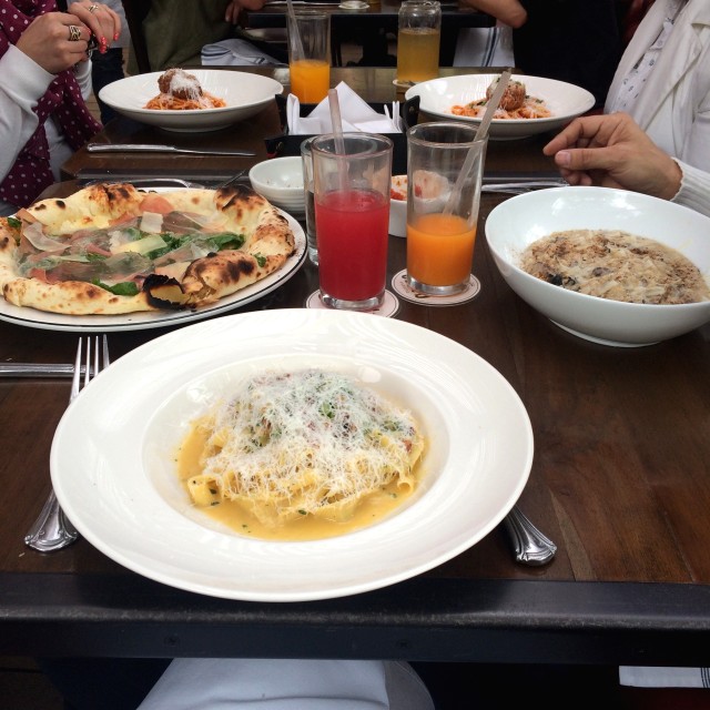 Spaguetti con Albondigas, Risotto de setas, Tagliatelle alla carbonara y pizza de prosciutto