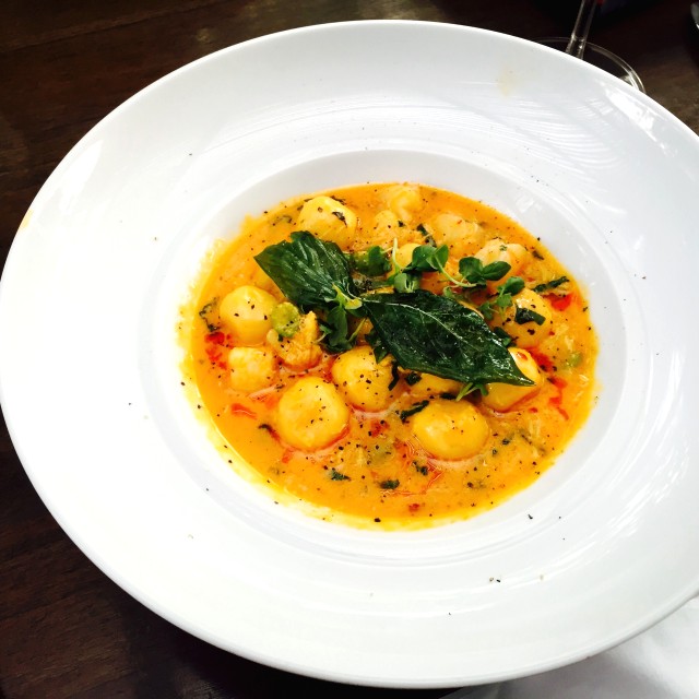 Gnocchi de ricotta con langostinos 