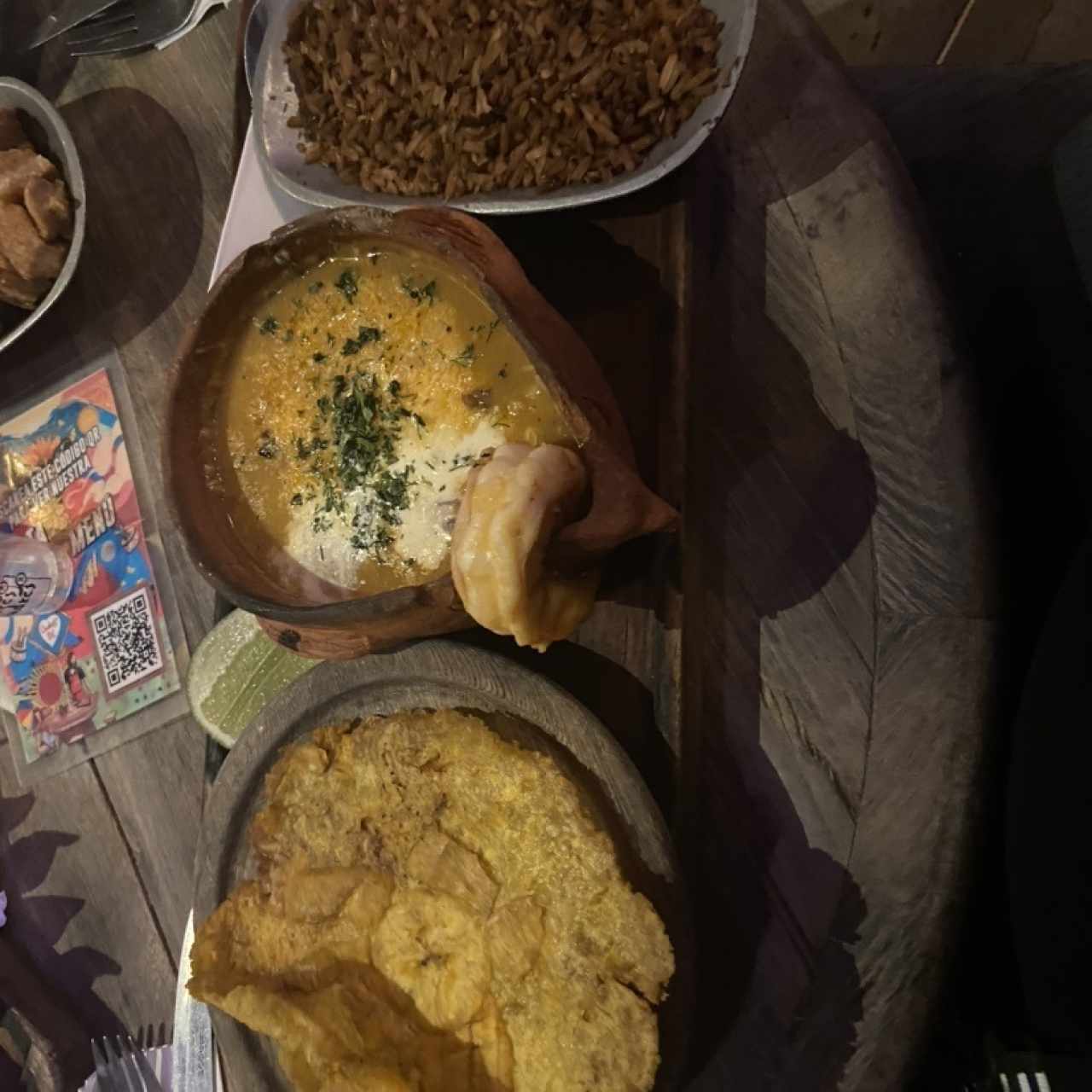 Sopa de mariscos mixtos y arroz con coco