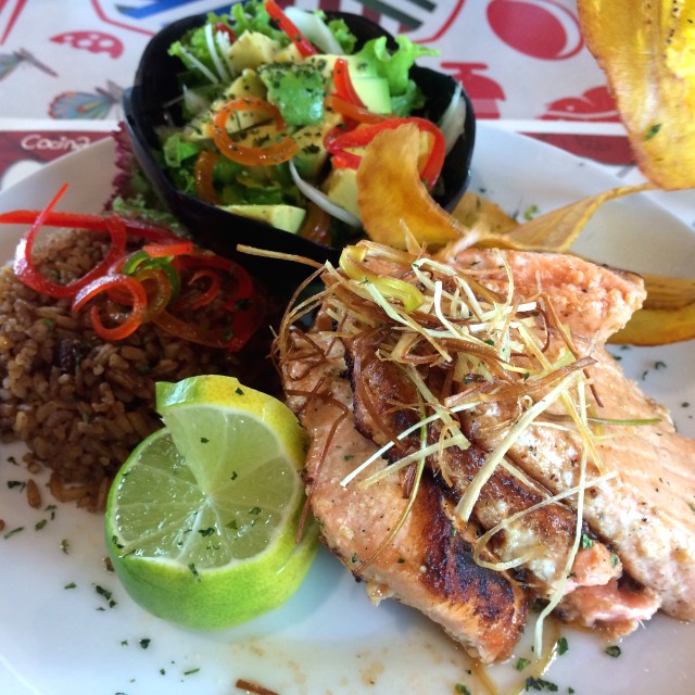 Salmon con arroz de coco