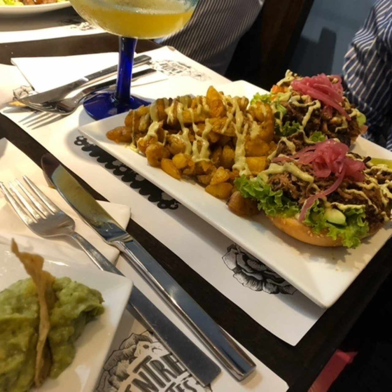 ENTRE CARNES - HAMBURGUESA MEXICANA