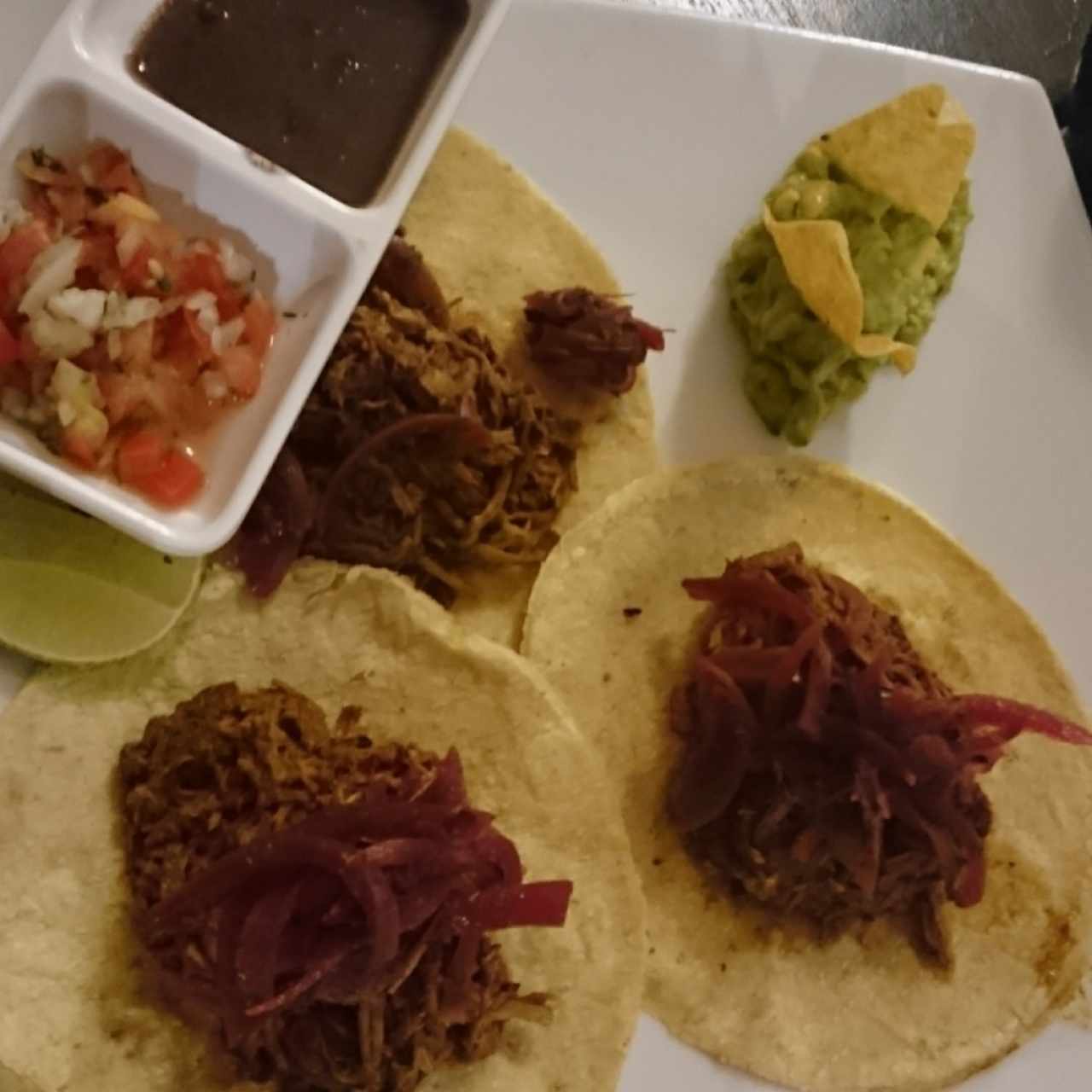 TACO DE COCHINITA PIBILL