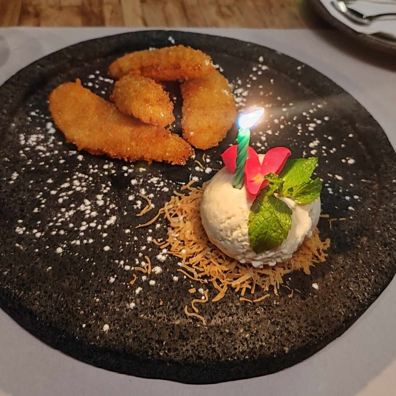 Banana tempura (nos lo decoraron para cumpleaños)