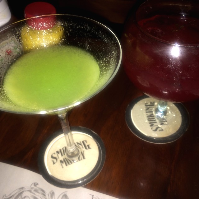 Cocteles: ginebra, kiwi, ron blanco y ginebra, añbahaca, tónica, mora 