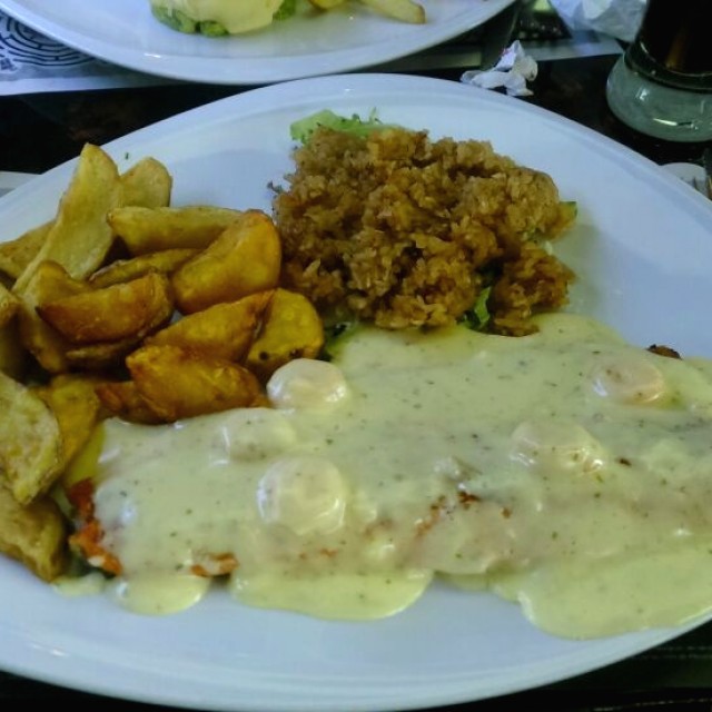 Trucha en salsa de camarones 