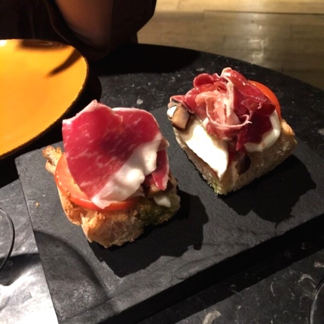 Tosta de setas portobello confitado de jamon iberico