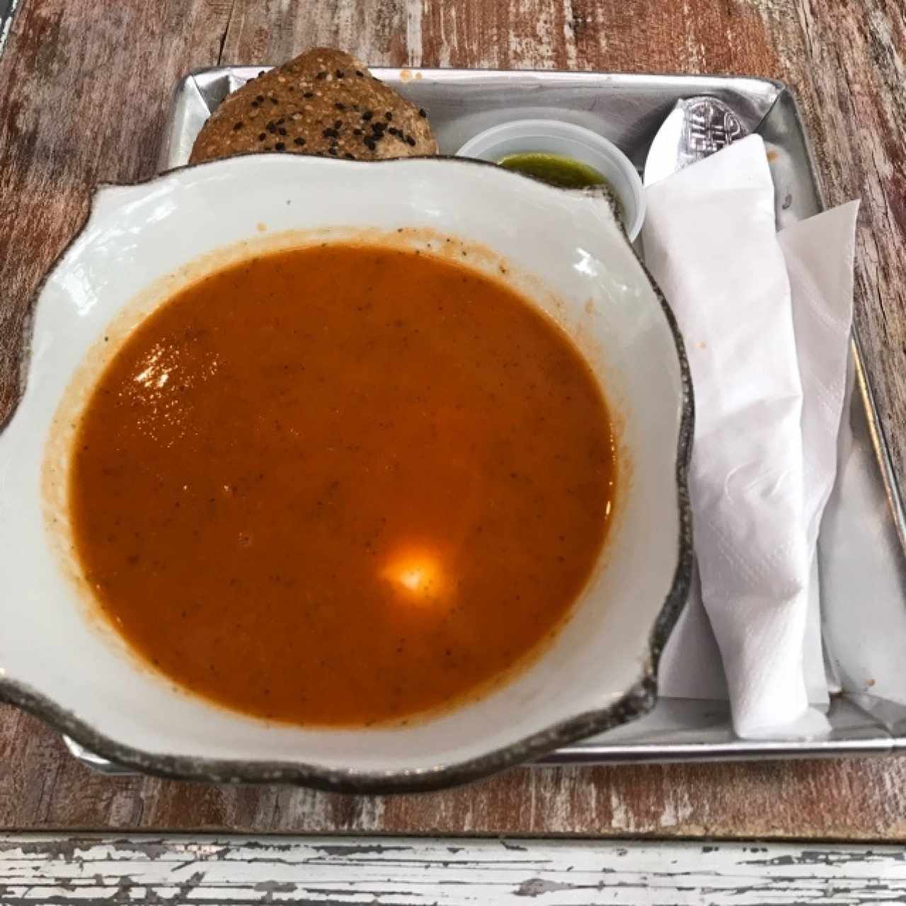 Sopa de tomate con mozarella